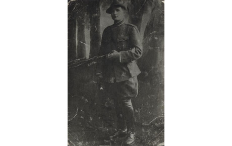Sublocotenentul Mircea Amar din Batalionul de Asalt a Legiunii Române, repartizat la Armata IV italiană, 1918. Fotografie, Hârtie, 13,5 X 8,5 cm. Donație, Ileana Florea.